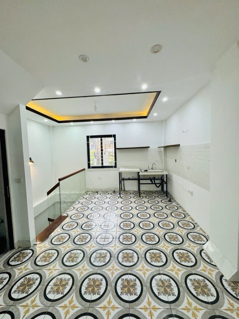 BÁN GẤP nhà phân lô LÔ PHỐ VỌNG - 50m 5 Tầng. Ngay sát Cổng trường ĐH Kinh Tế. GARA Ô TÔ hơn 15 tỷ - Ảnh 2